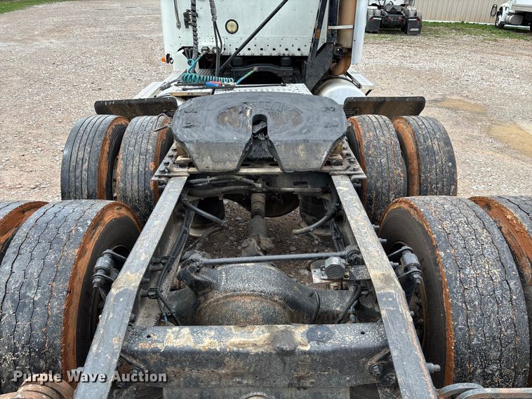 image for item FB3216 2009 Freightliner Columbia 120 semi truck