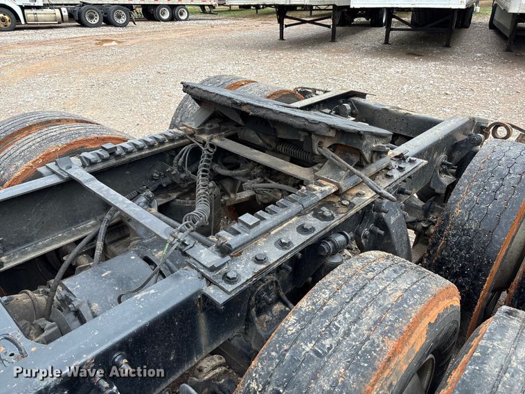 image for item FB3216 2009 Freightliner Columbia 120 semi truck