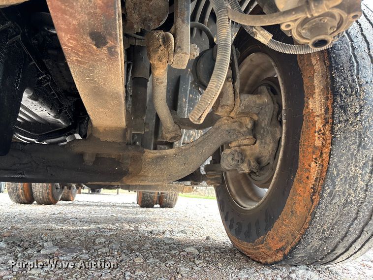 image for item FB3216 2009 Freightliner Columbia 120 semi truck