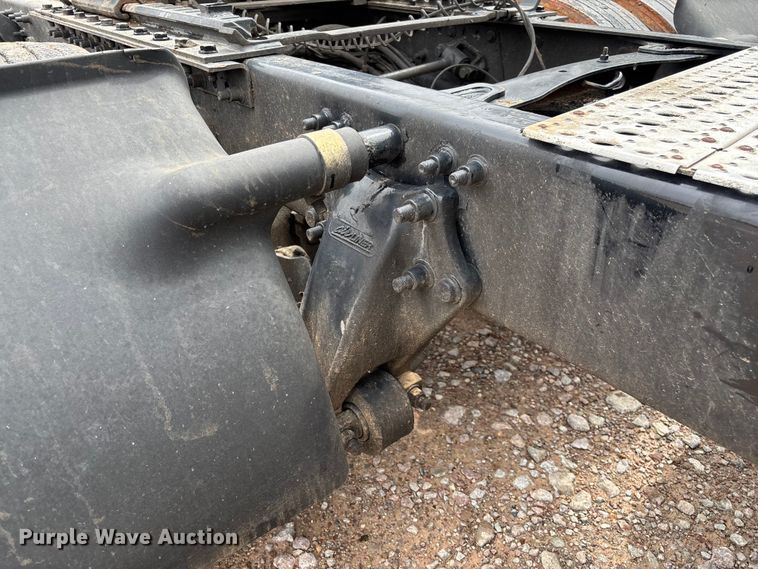 image for item FB3216 2009 Freightliner Columbia 120 semi truck