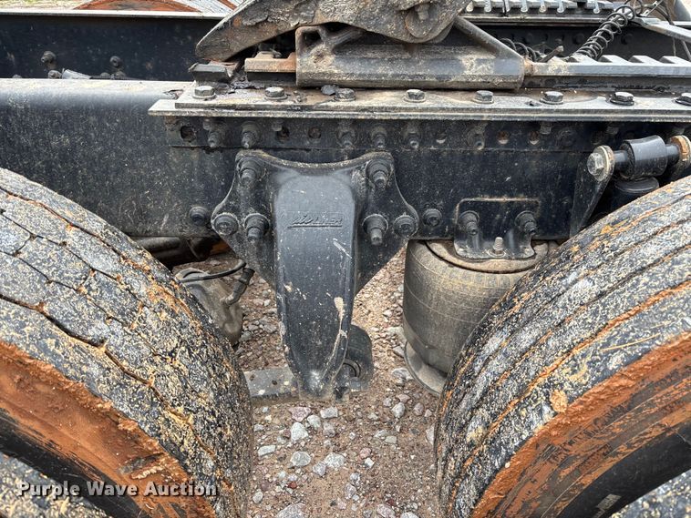 image for item FB3216 2009 Freightliner Columbia 120 semi truck