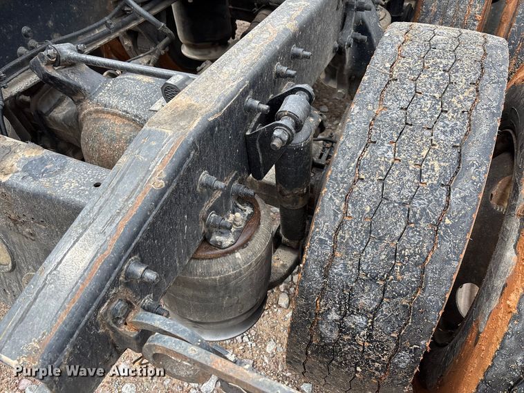 image for item FB3216 2009 Freightliner Columbia 120 semi truck