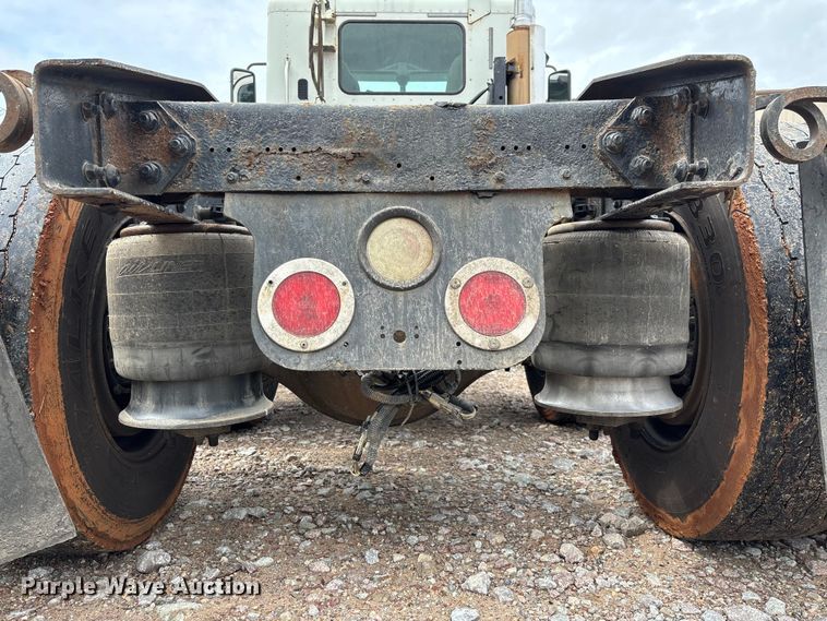 image for item FB3216 2009 Freightliner Columbia 120 semi truck