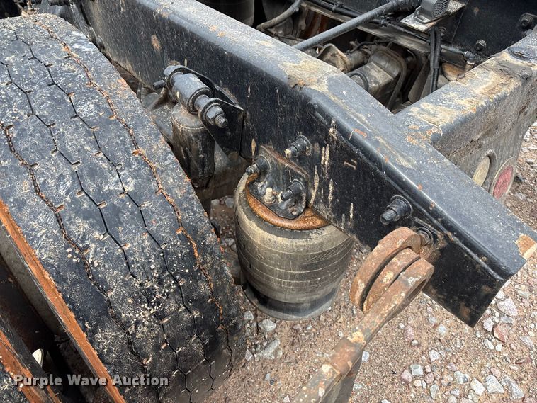 image for item FB3216 2009 Freightliner Columbia 120 semi truck