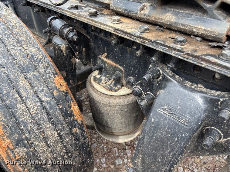 image for item FB3216 2009 Freightliner Columbia 120 semi truck