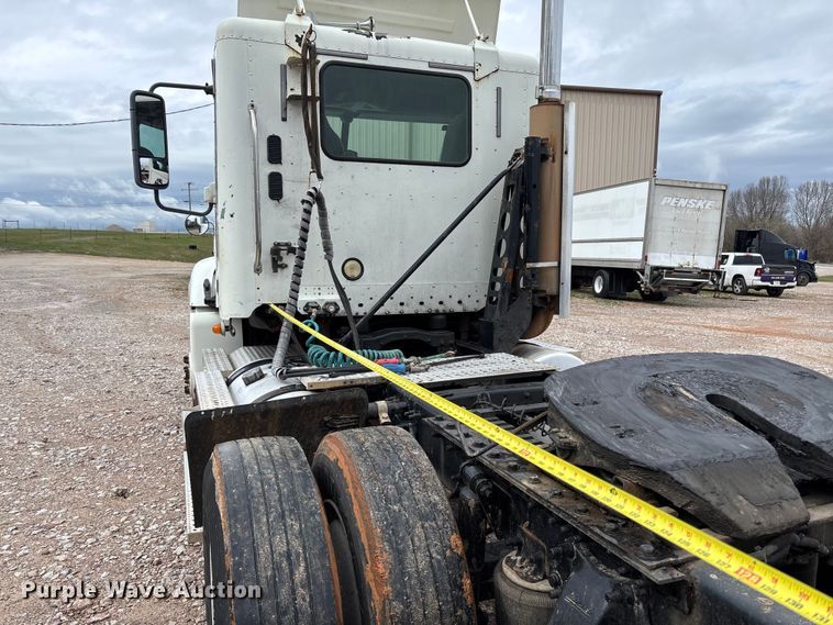 image for item FB3216 2009 Freightliner Columbia 120 semi truck