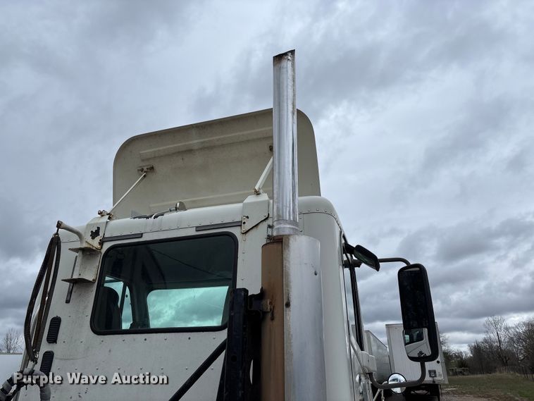 image for item FB3216 2009 Freightliner Columbia 120 semi truck