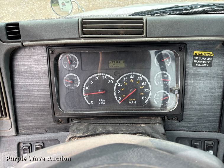 image for item FB3216 2009 Freightliner Columbia 120 semi truck