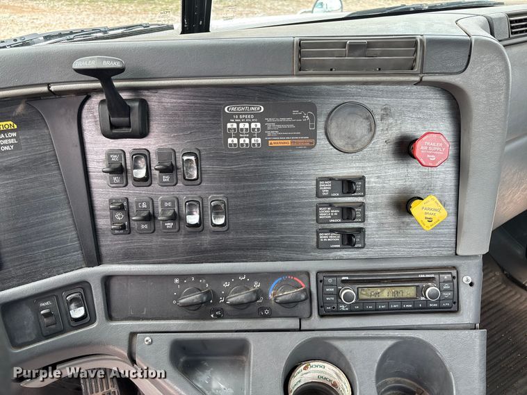 image for item FB3216 2009 Freightliner Columbia 120 semi truck