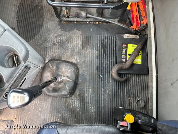 image for item FB3216 2009 Freightliner Columbia 120 semi truck