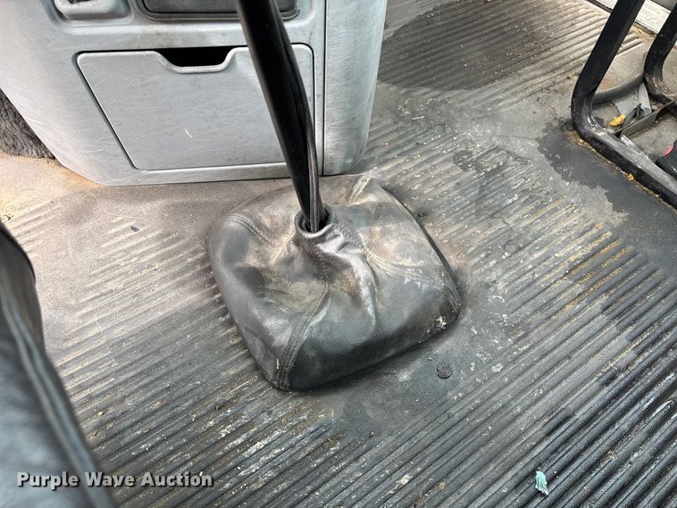 image for item FB3216 2009 Freightliner Columbia 120 semi truck