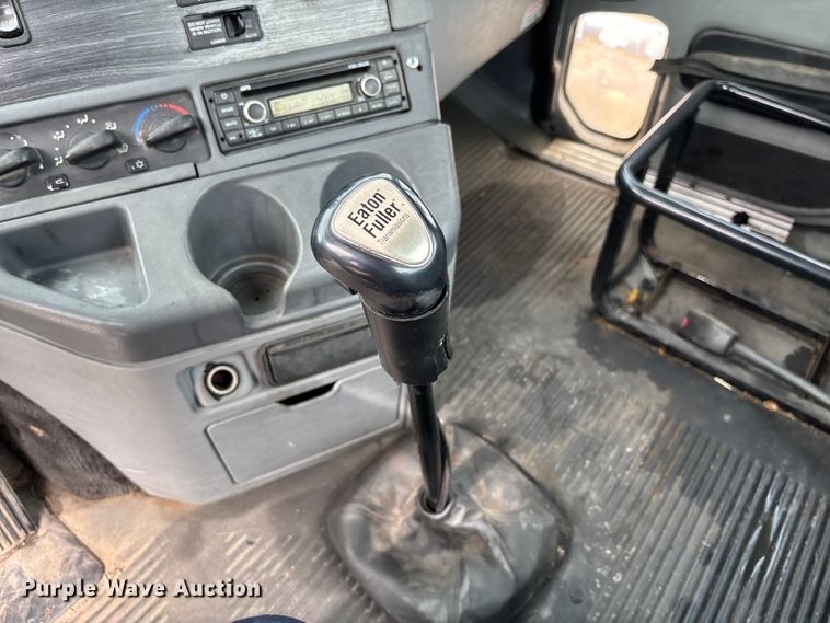 image for item FB3216 2009 Freightliner Columbia 120 semi truck