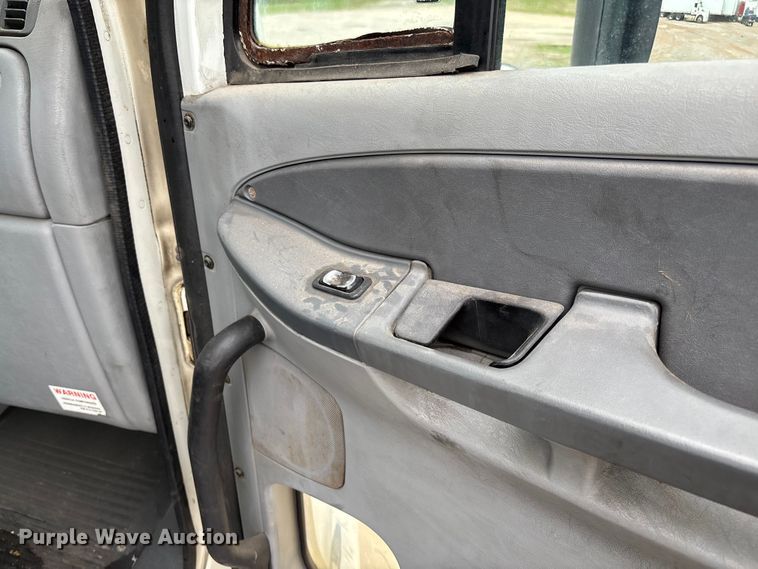 image for item FB3216 2009 Freightliner Columbia 120 semi truck