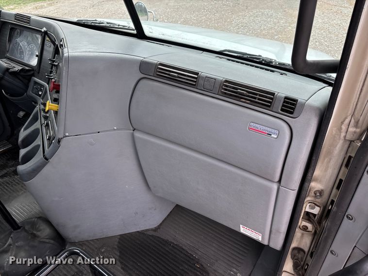 image for item FB3216 2009 Freightliner Columbia 120 semi truck