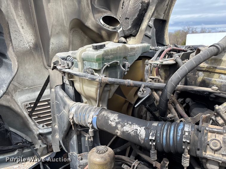 image for item FB3216 2009 Freightliner Columbia 120 semi truck