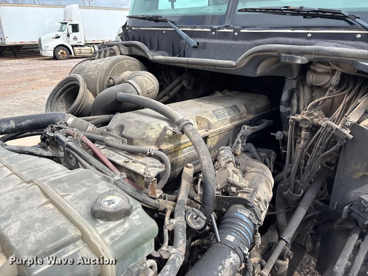 image for item FB3216 2009 Freightliner Columbia 120 semi truck