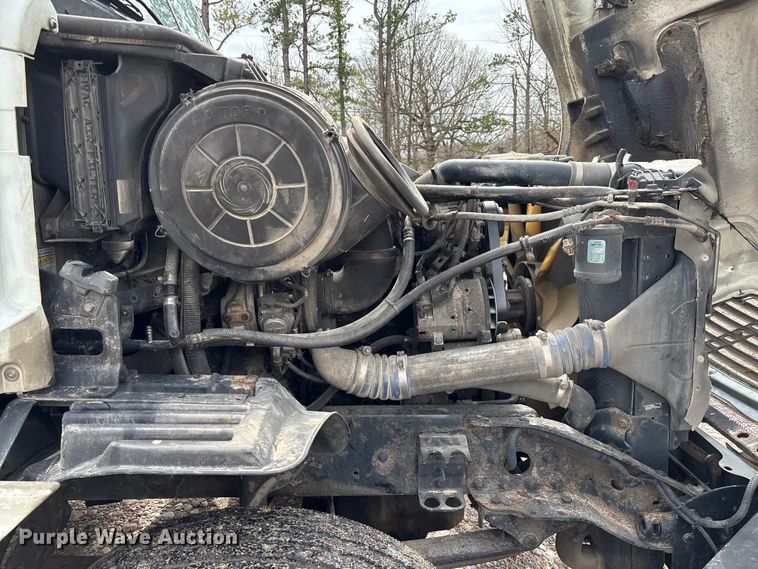 image for item FB3216 2009 Freightliner Columbia 120 semi truck