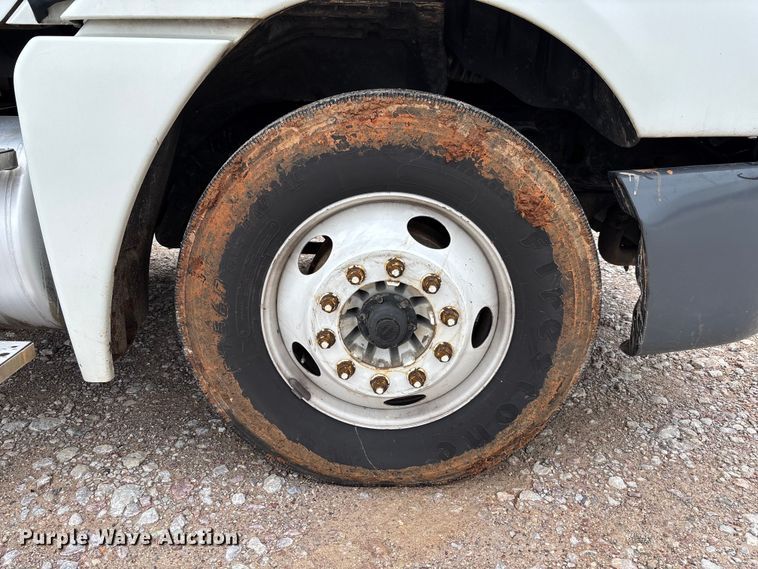 image for item FB3216 2009 Freightliner Columbia 120 semi truck