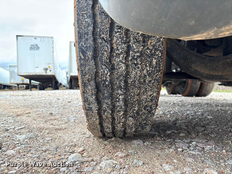 image for item FB3216 2009 Freightliner Columbia 120 semi truck