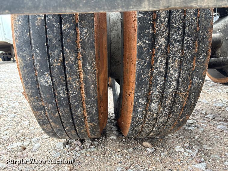 image for item FB3216 2009 Freightliner Columbia 120 semi truck