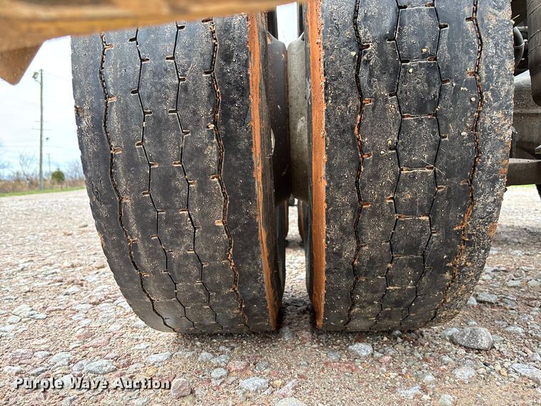 image for item FB3216 2009 Freightliner Columbia 120 semi truck