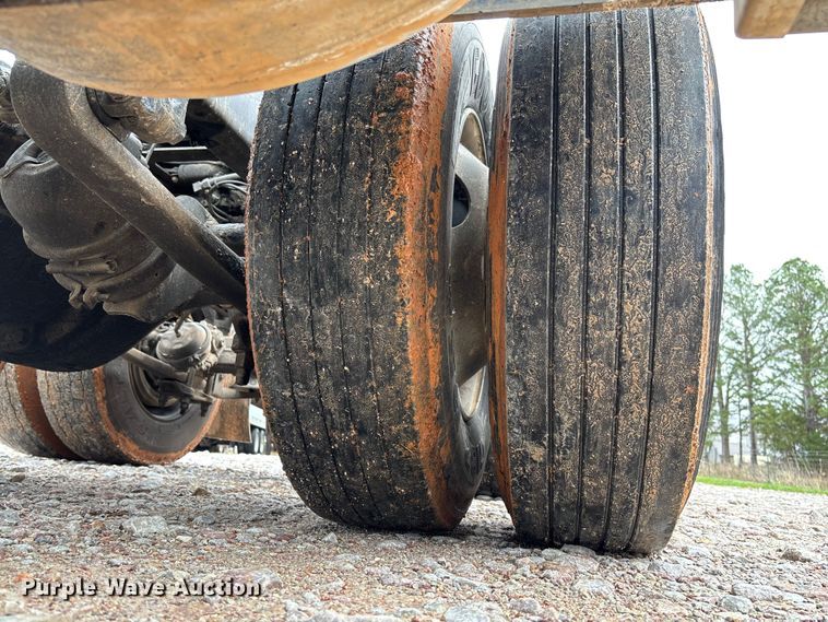 image for item FB3216 2009 Freightliner Columbia 120 semi truck