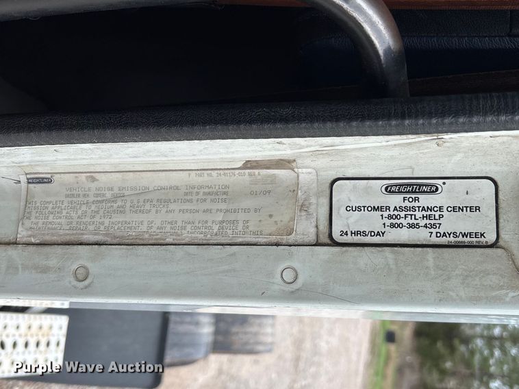 image for item FB3216 2009 Freightliner Columbia 120 semi truck