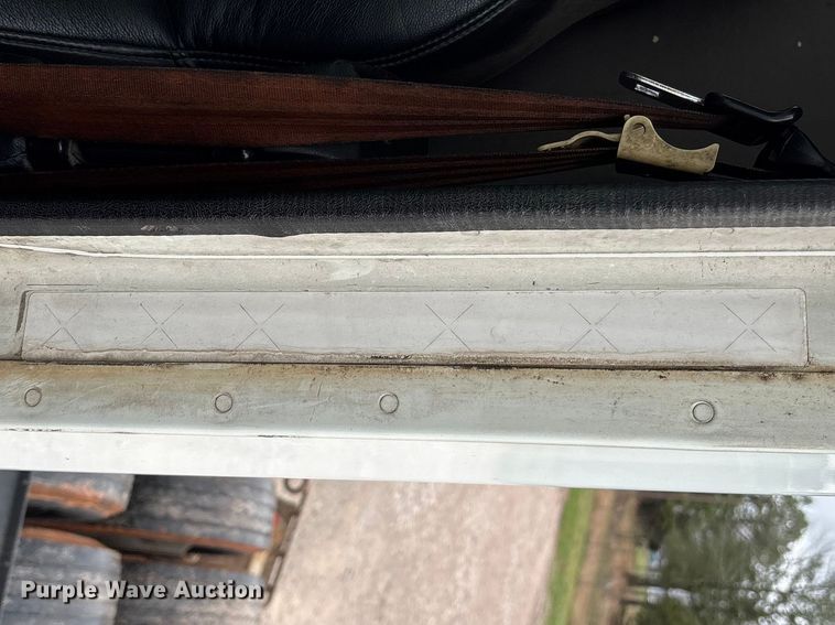 image for item FB3216 2009 Freightliner Columbia 120 semi truck