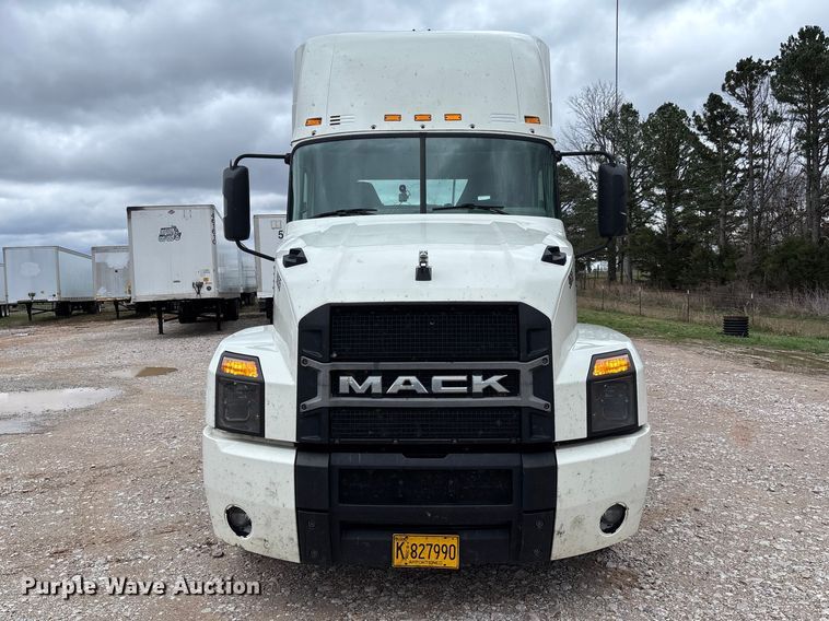 image for item FB3218 2019 Mack AN64T semi truck