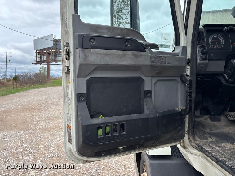 image for item FB3218 2019 Mack AN64T semi truck