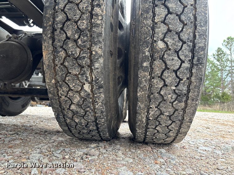 image for item FB3218 2019 Mack AN64T semi truck