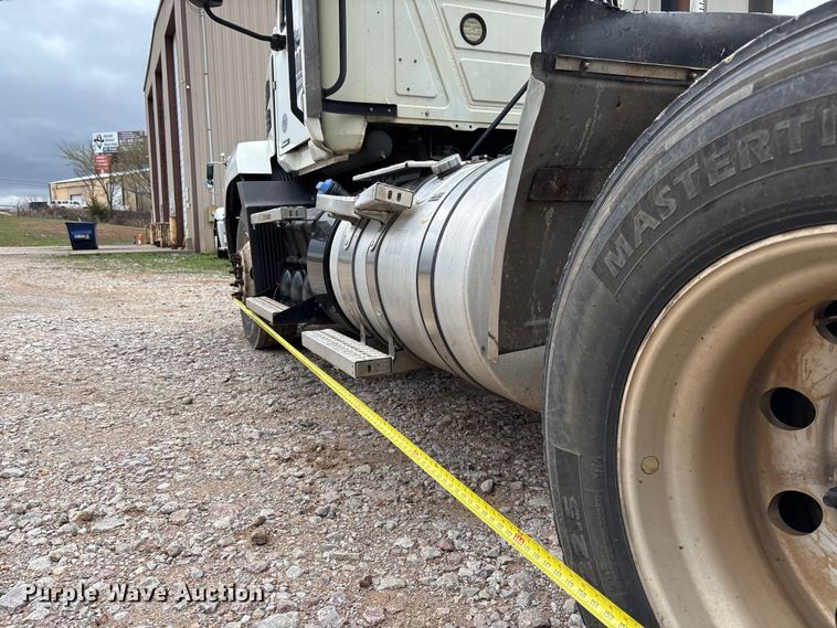 image for item FB3219 2019 Mack AN64T semi truck