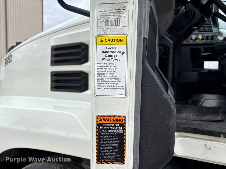 image for item FB3219 2019 Mack AN64T semi truck