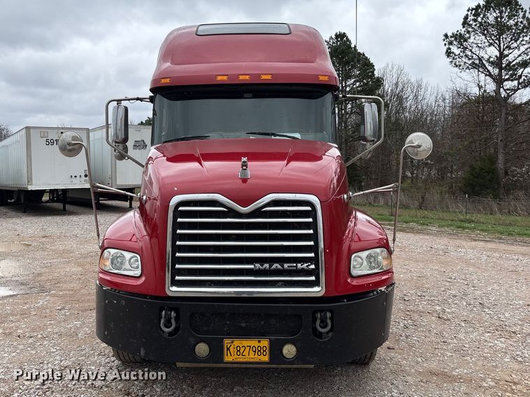 image for item FB3220 2017 Mack CXU613 semi truck