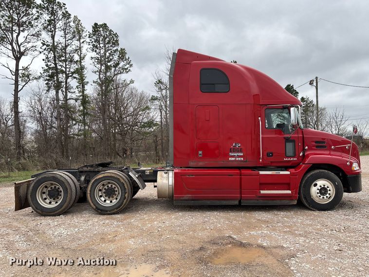 image for item FB3220 2017 Mack CXU613 semi truck