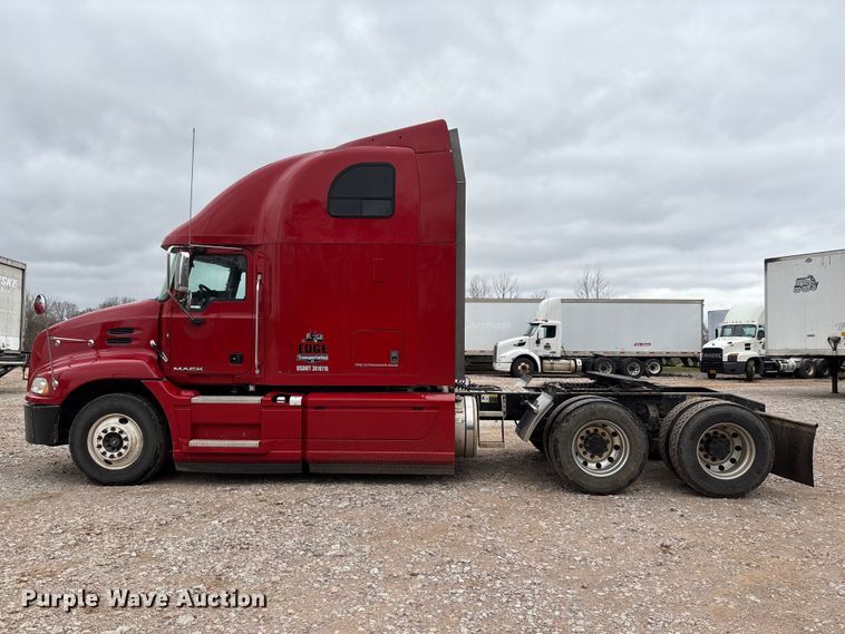 image for item FB3220 2017 Mack CXU613 semi truck
