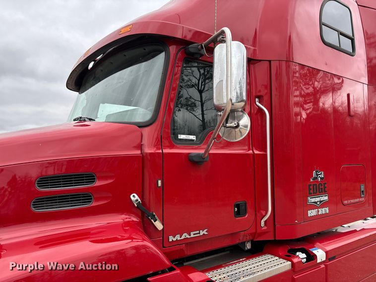 image for item FB3220 2017 Mack CXU613 semi truck