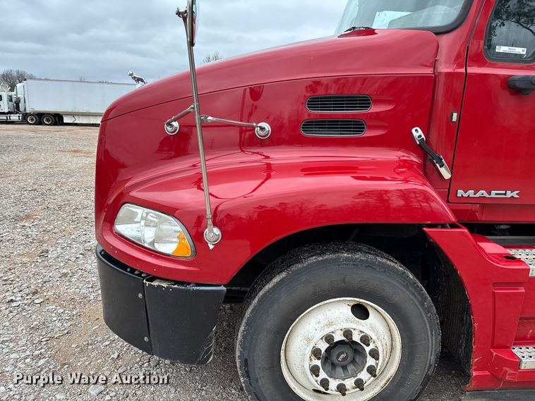 image for item FB3220 2017 Mack CXU613 semi truck