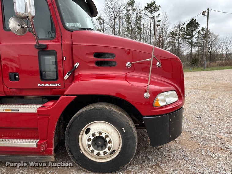 image for item FB3220 2017 Mack CXU613 semi truck