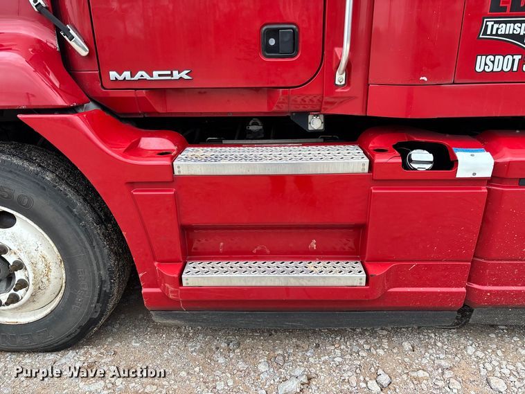 image for item FB3220 2017 Mack CXU613 semi truck