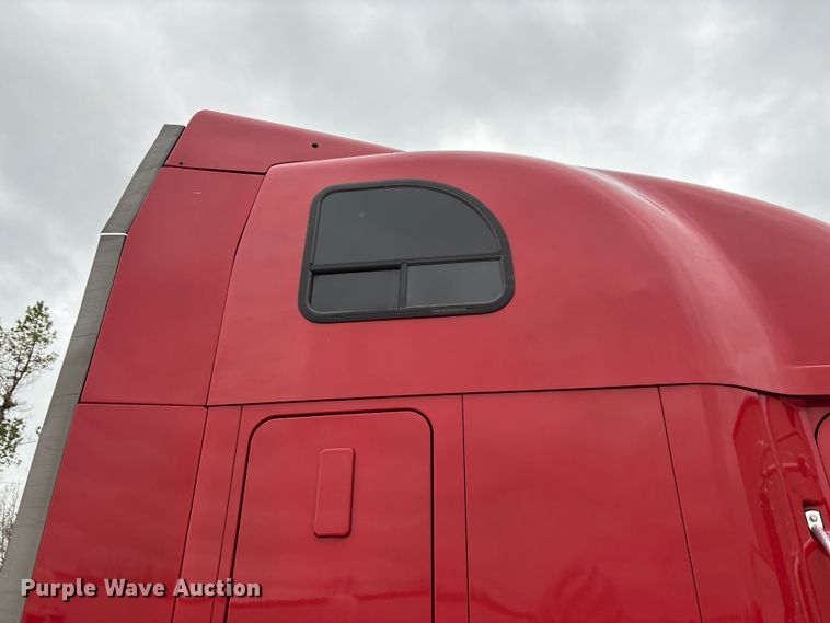 image for item FB3220 2017 Mack CXU613 semi truck