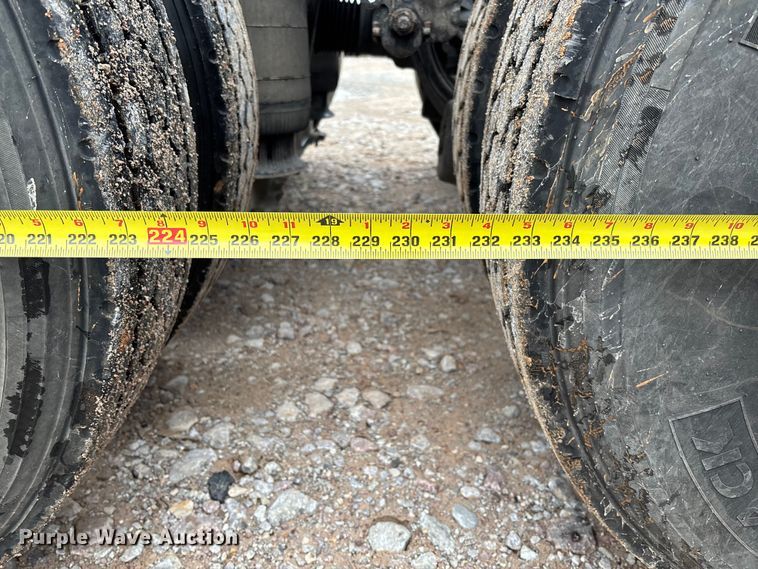 image for item FB3220 2017 Mack CXU613 semi truck