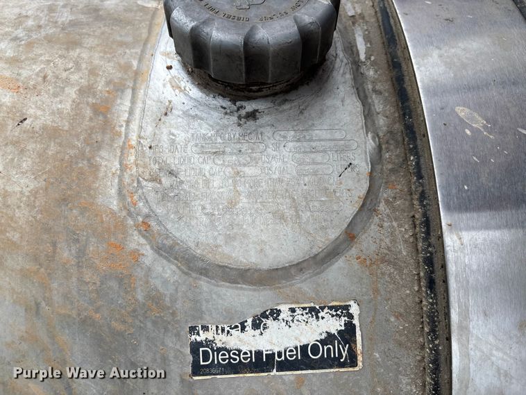 image for item FB3220 2017 Mack CXU613 semi truck