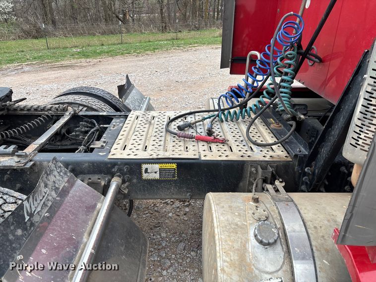 image for item FB3220 2017 Mack CXU613 semi truck