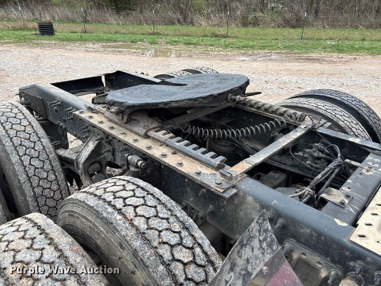 image for item FB3220 2017 Mack CXU613 semi truck