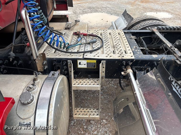 image for item FB3220 2017 Mack CXU613 semi truck