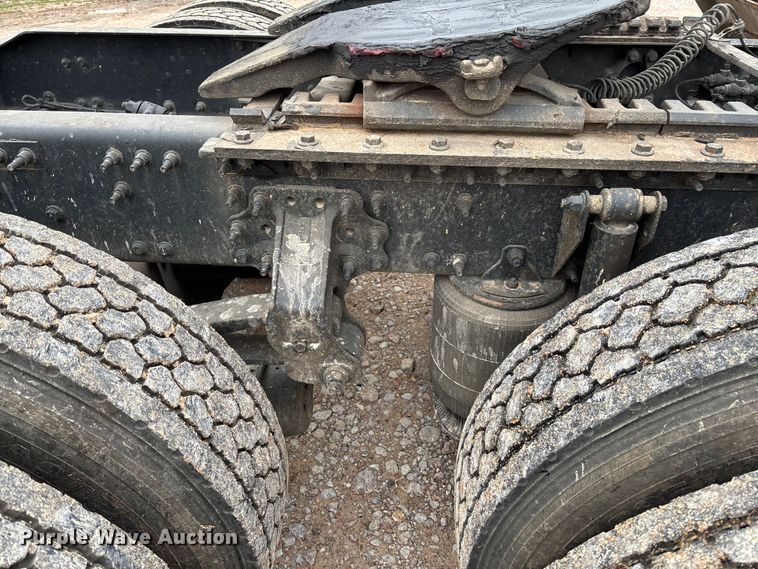 image for item FB3220 2017 Mack CXU613 semi truck