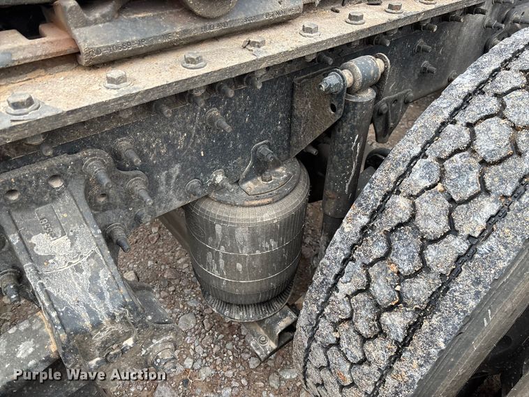 image for item FB3220 2017 Mack CXU613 semi truck