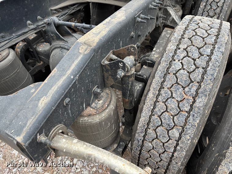 image for item FB3220 2017 Mack CXU613 semi truck