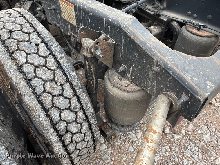 image for item FB3220 2017 Mack CXU613 semi truck